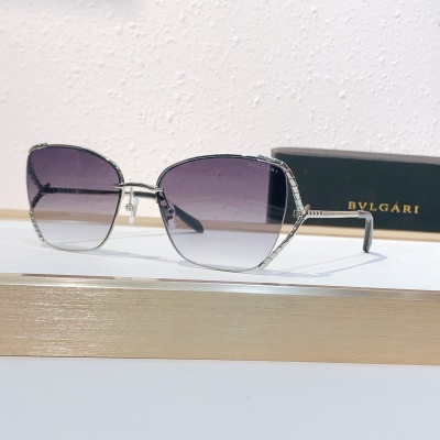 Солнцезащитные очки Bvlgari модель BV40081U