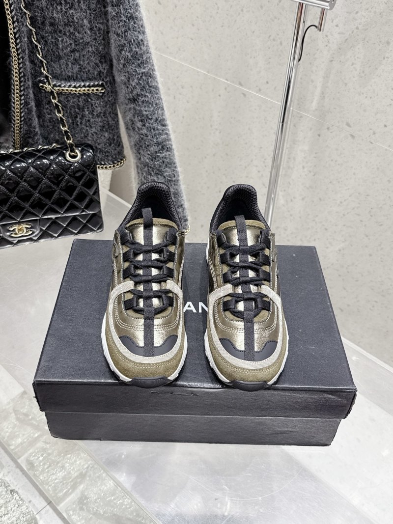 Женские кроссовки в спортивном стиле Chanel