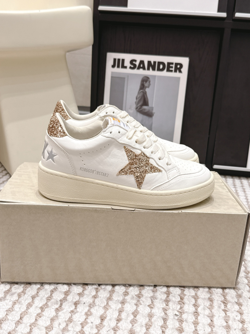 Женские кроссовки с золотыми акцентами Golden Goose