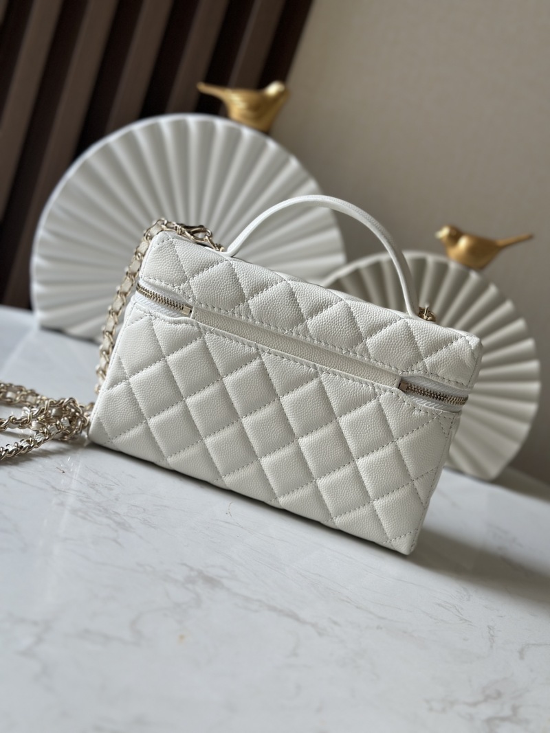 Сумка-коробочка Chanel, отдел для смартфона
