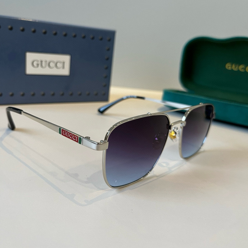 Солнцезащитные очки Gucci в металлической оправе