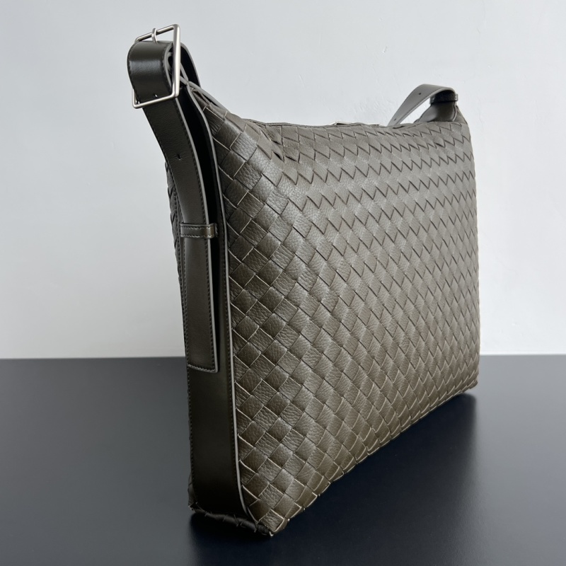 Сумка Bottega Veneta Traveller из плетеной кожи