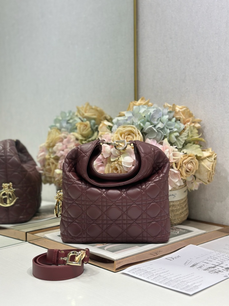 Сумка Dior бордового цвета