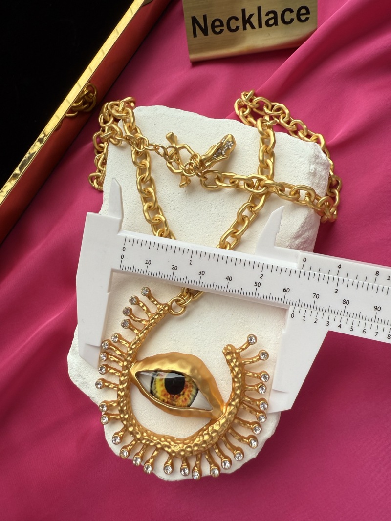 Колье с глазом Schiaparelli