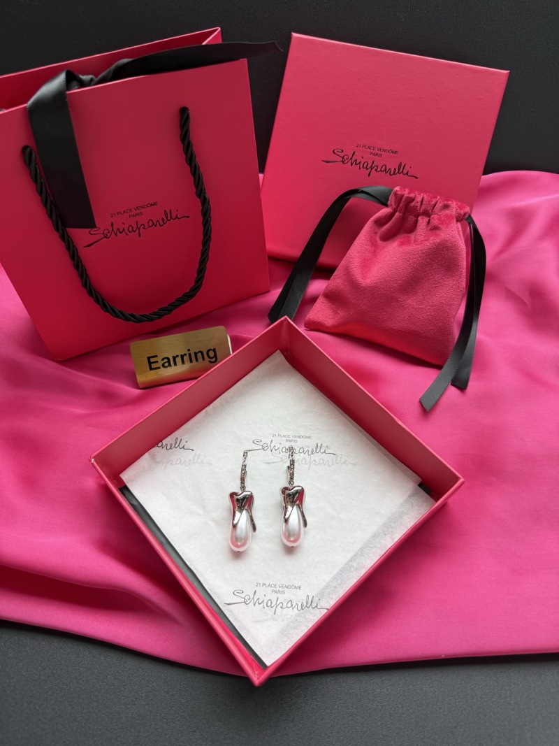 Серьги Schiaparelli в форме балетной туфельки