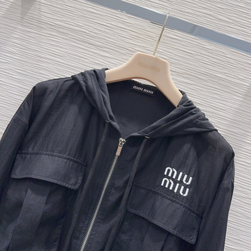 Женская ветровка с капюшоном Miu Miu