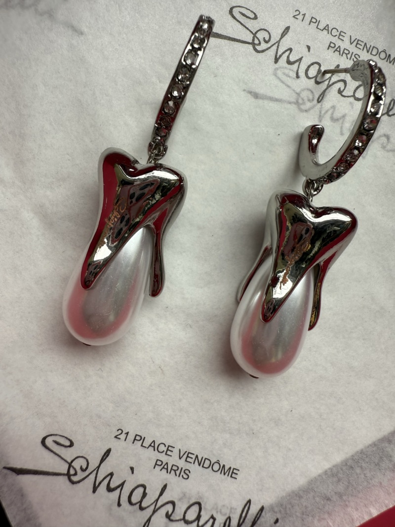 Серьги Schiaparelli в форме балетной туфельки