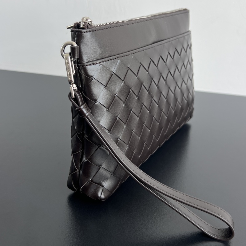 Мужской плетеный кошелек-конверт Bottega Veneta