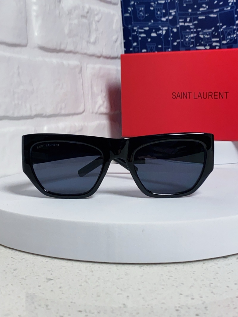Солнцезащитные очки Saint Laurent SL740