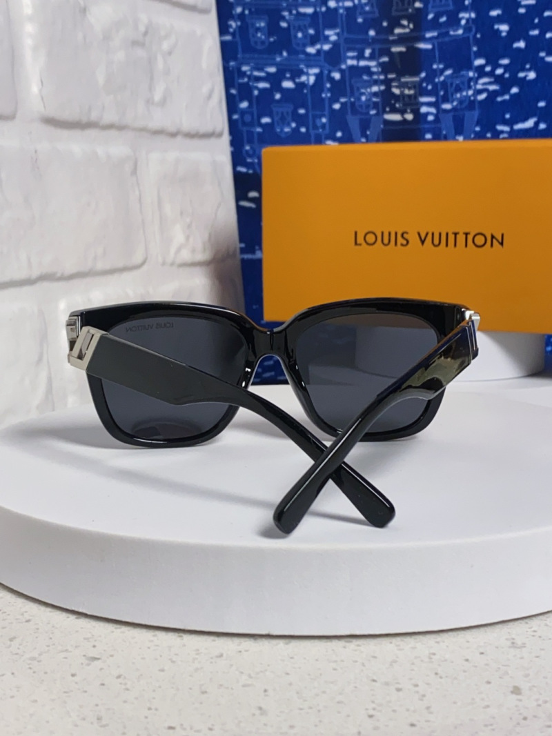 Солнечные очки Louis Vuitton женские квадратные черные