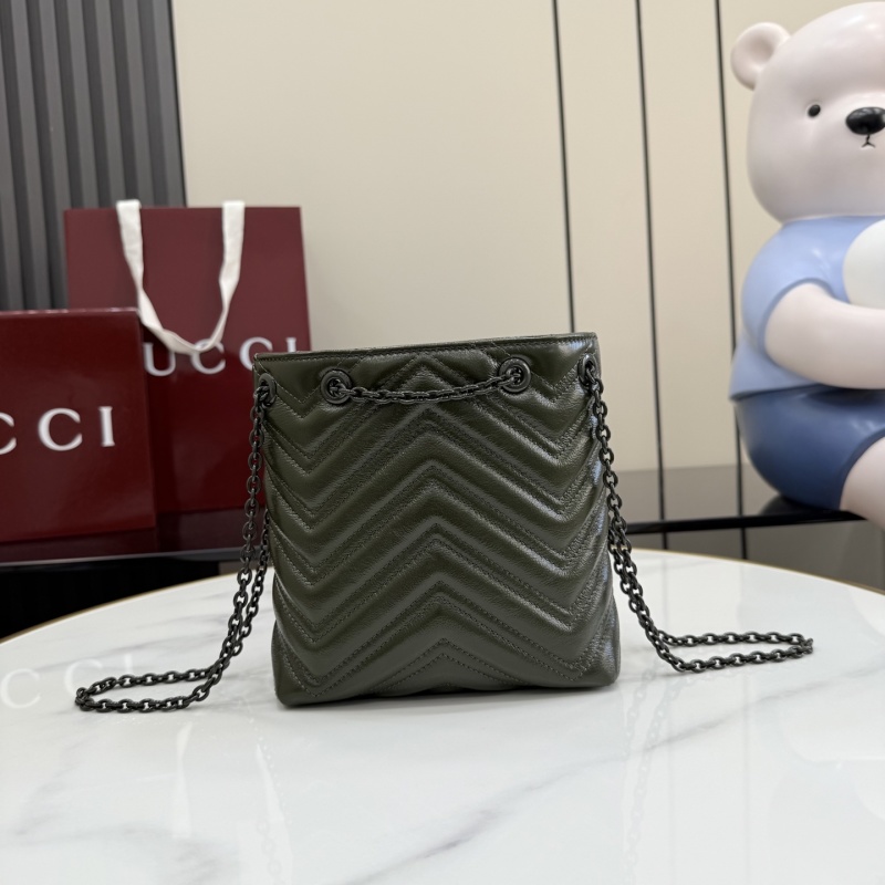 Сумка Gucci с цепочкой и кисточкой