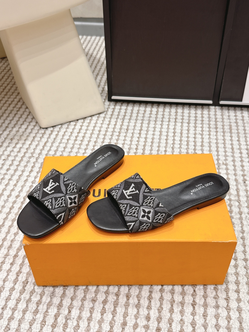 Черные шлепанцы с узором и логотипом Louis Vuitton