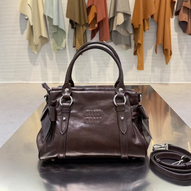 Кожаная сумка Miu Miu с логотипом