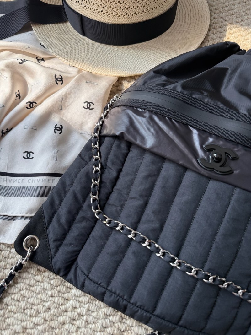 Черный стеганый рюкзак с цепью Chanel