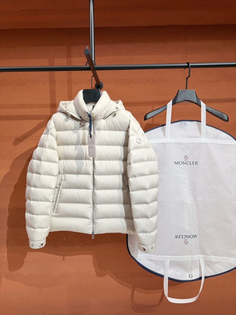 Пуховик Moncler