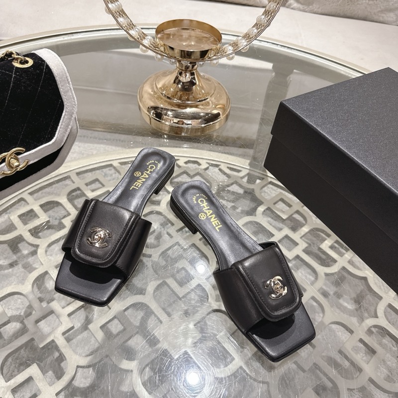 Чёрные сабо Chanel с квадратным носком и металлической бросью