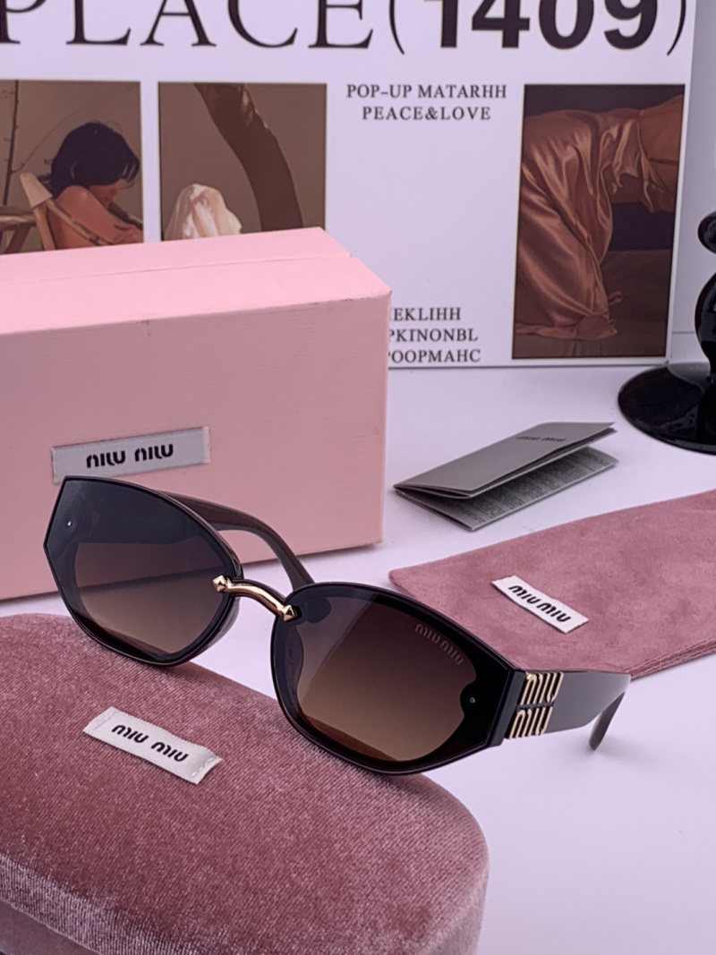 Солнцезащитные очки Miu Miu M7350