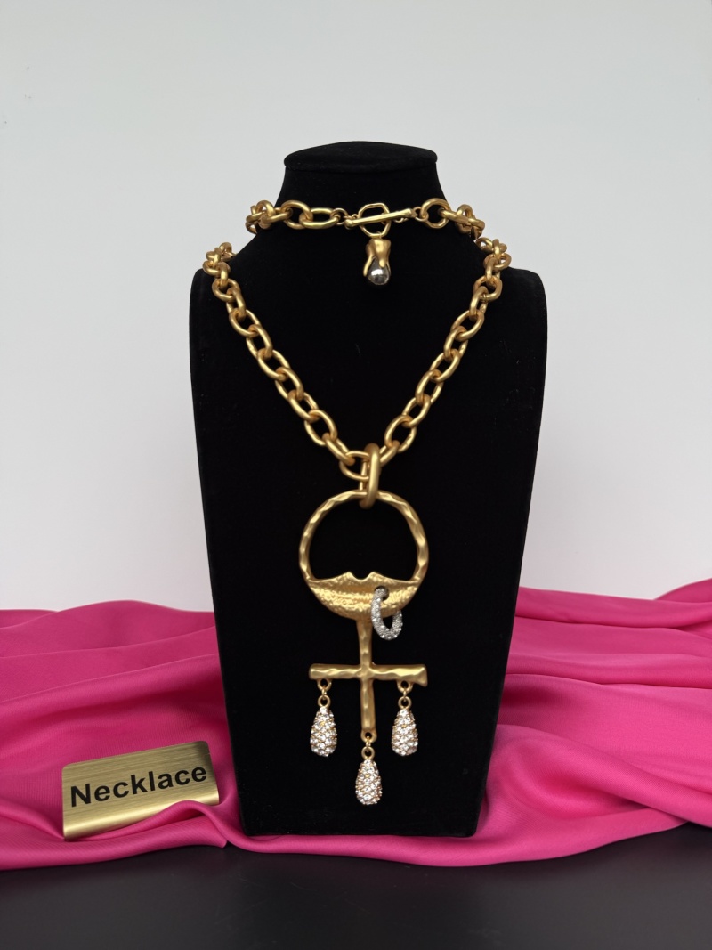 Золотистое колье с подвеской в виде креста и капель Schiaparelli