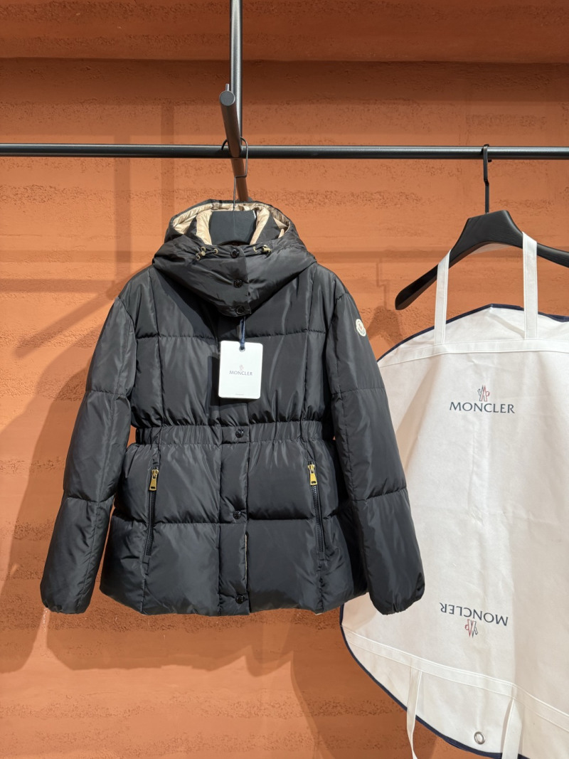 Пуховик Moncler