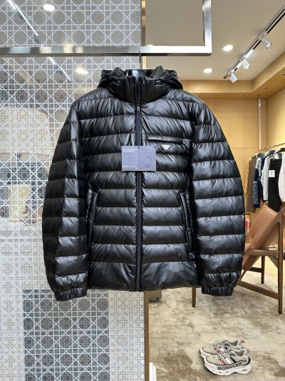 Пуховик Prada