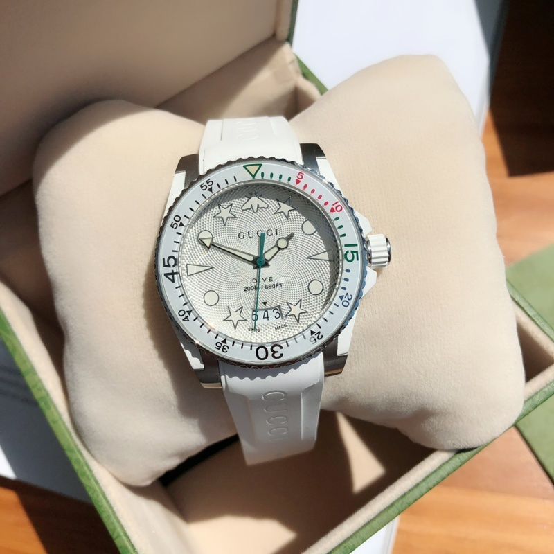 Часы Gucci