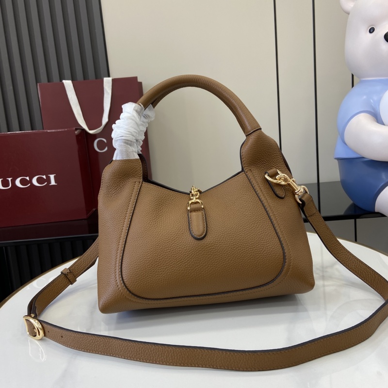 Сумка Gucci с золотой фурнитурой