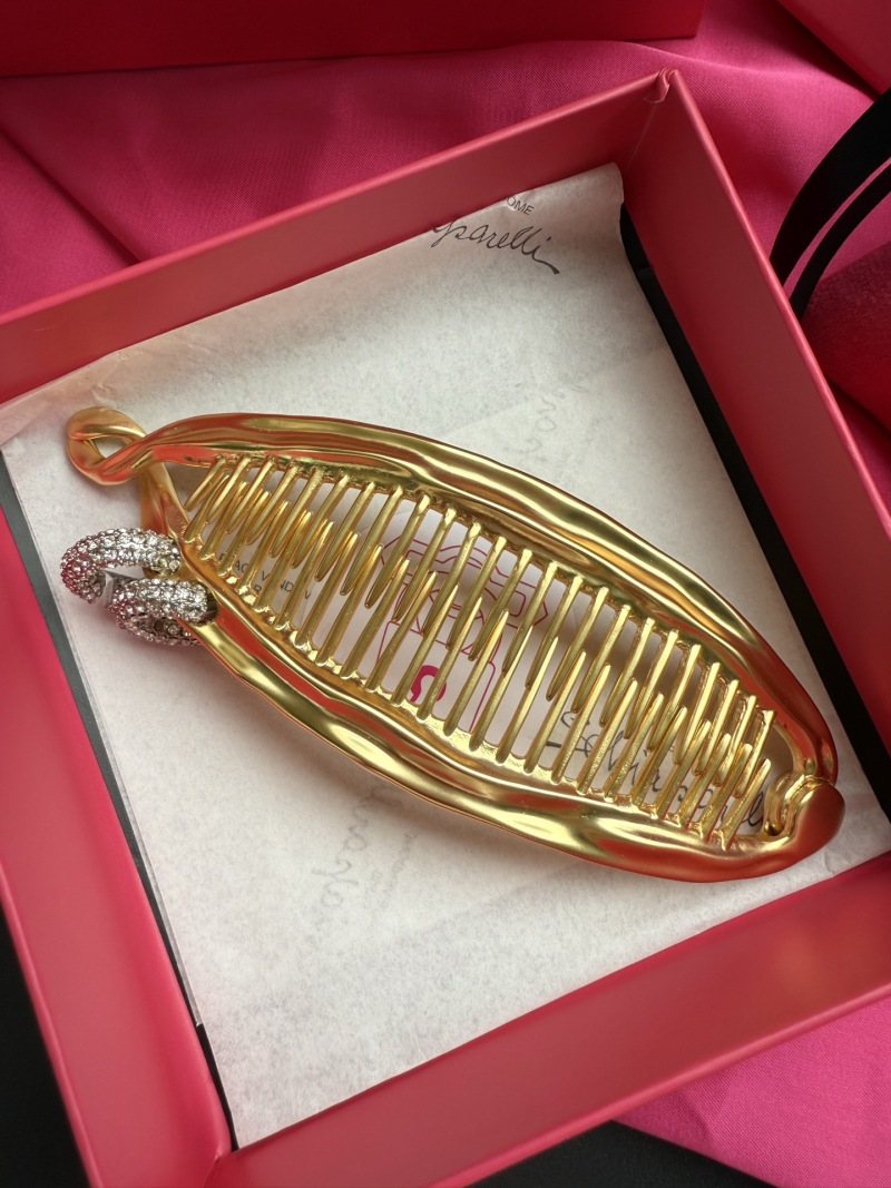 Брошь в виде золотой раковины с кристаллами Schiaparelli