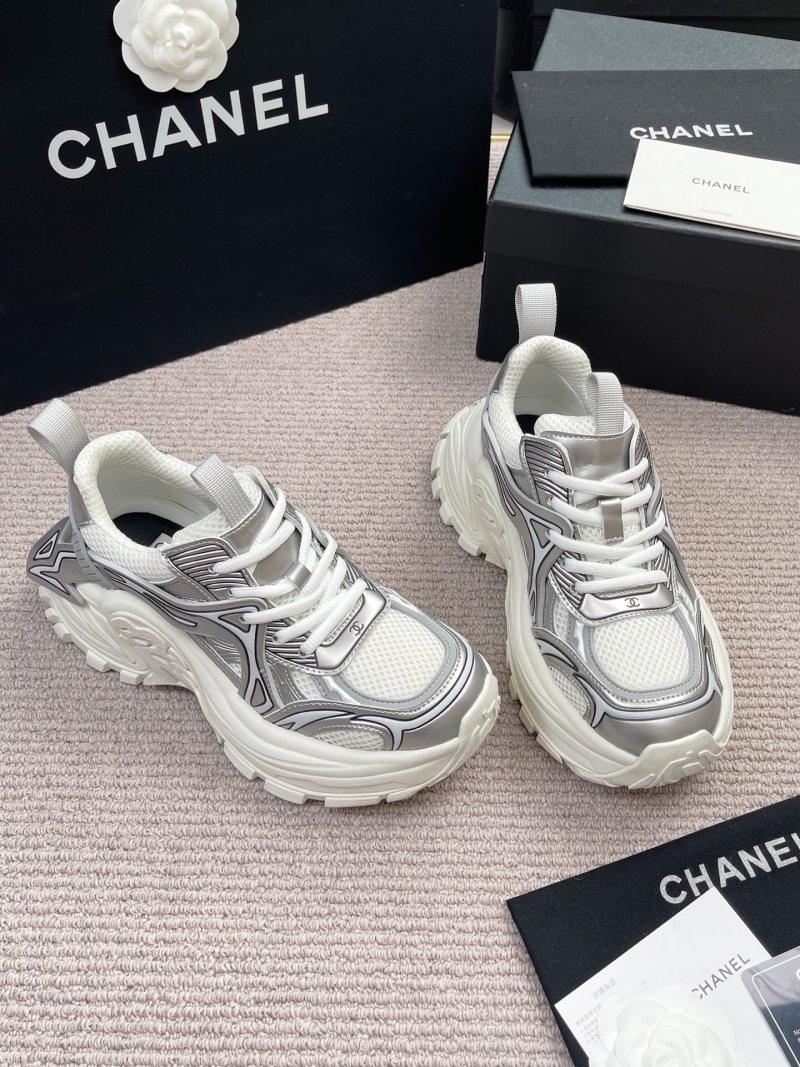 Женские кроссовки на массивной подошве серебристо-белые Chanel