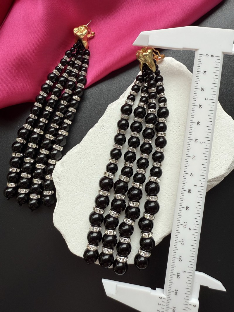 Колье из черных бусин с кристаллами Schiaparelli