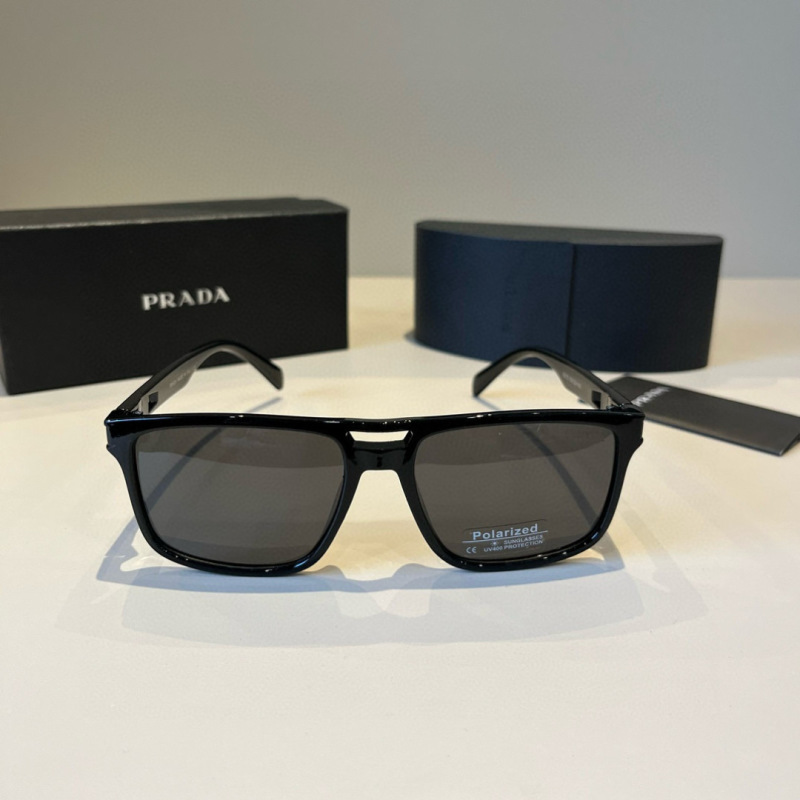 Солнцезащитные очки Prada