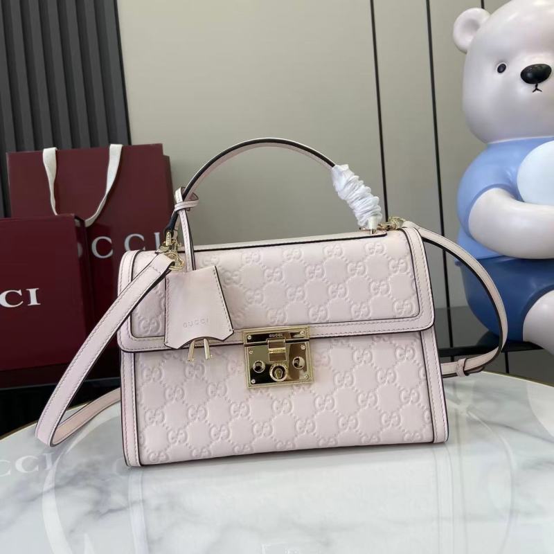 Женская сумка Gucci с золотой фурнитурой