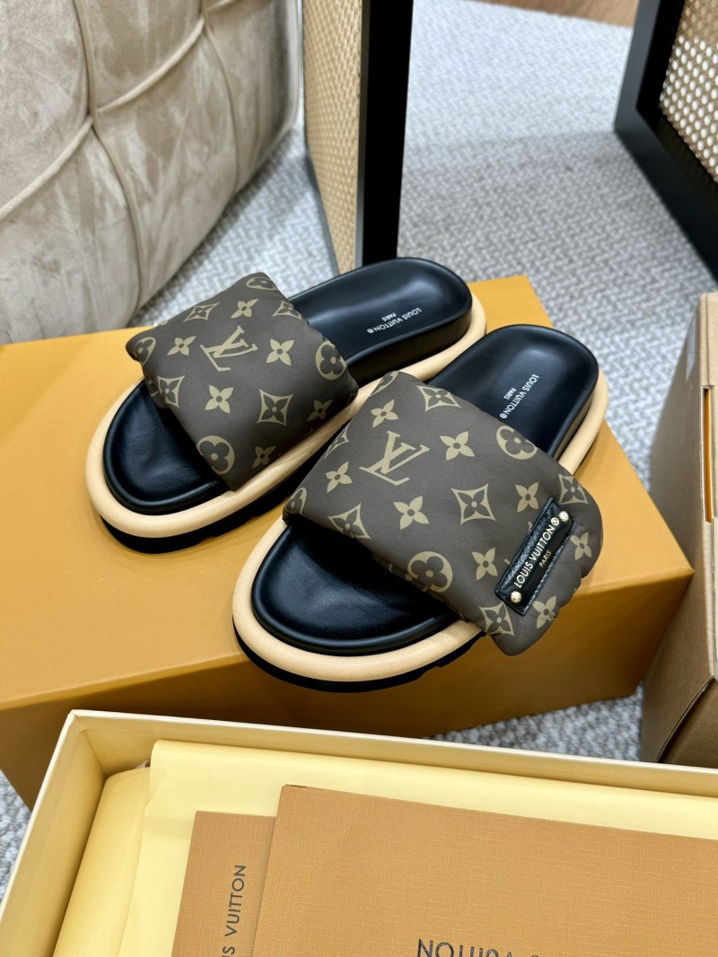 Женские шлёпанцы с монограммой на платформе Louis Vuitton