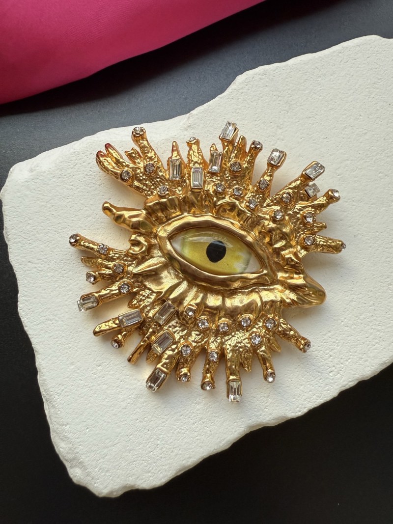 Брошь в виде глаза с кристаллами Schiaparelli