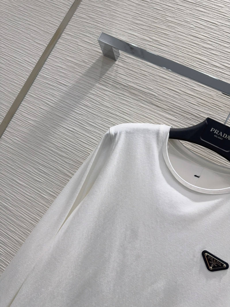 Футболки Prada
