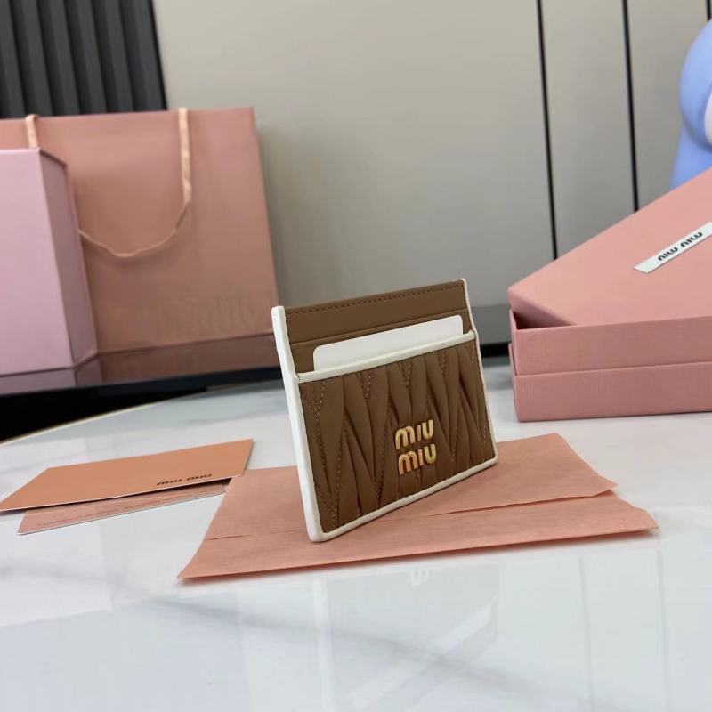 Картхолдер Miu Miu коричневый