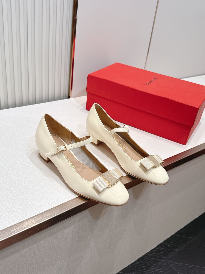 Женские туфли белого цвета с декоративным бантом Ferragamo