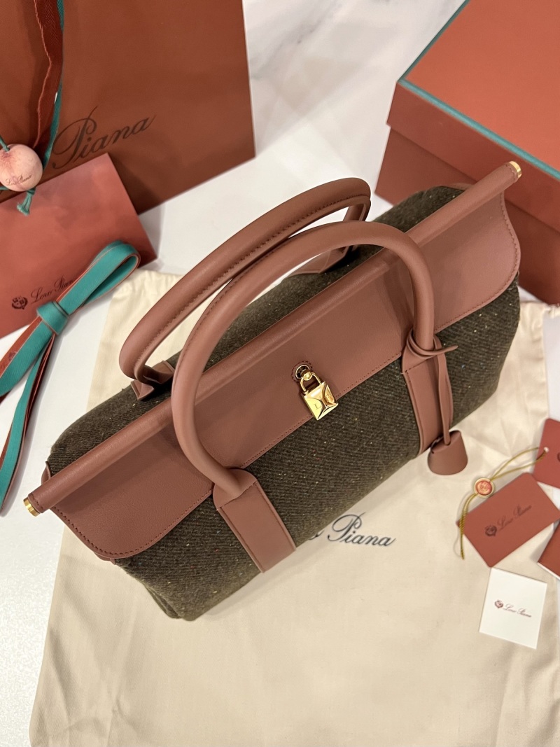 Сумка Loro Piana с тканевой вставкой