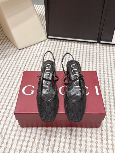 Женские туфли Gucci с цветочным принтом