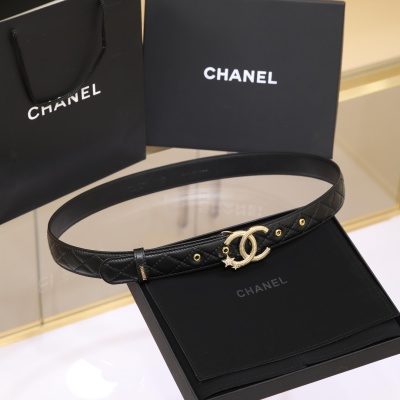 Чёрный пояс Chanel с золотой пряжкой