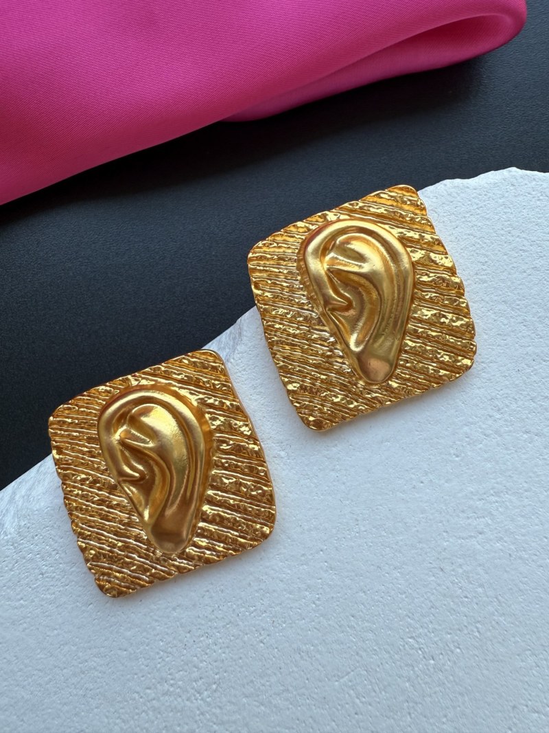 Серьги в виде ушей Schiaparelli