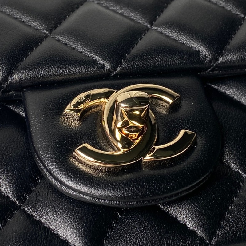 Черная сумка Chanel Classic Flap с двойной фурнитурой