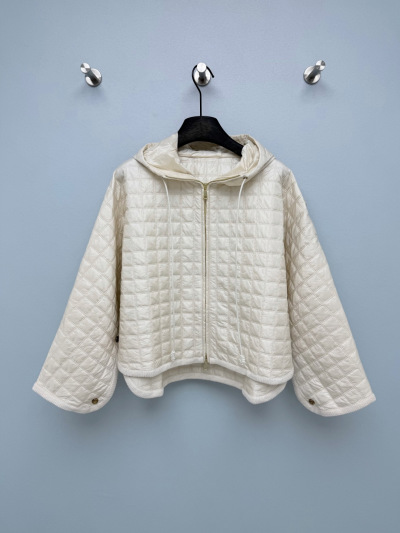 Куртка Moncler с капюшоном и квадратной стёганой структурой