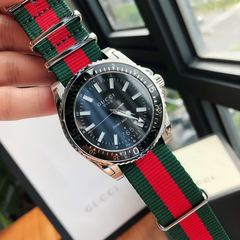 Часы Gucci