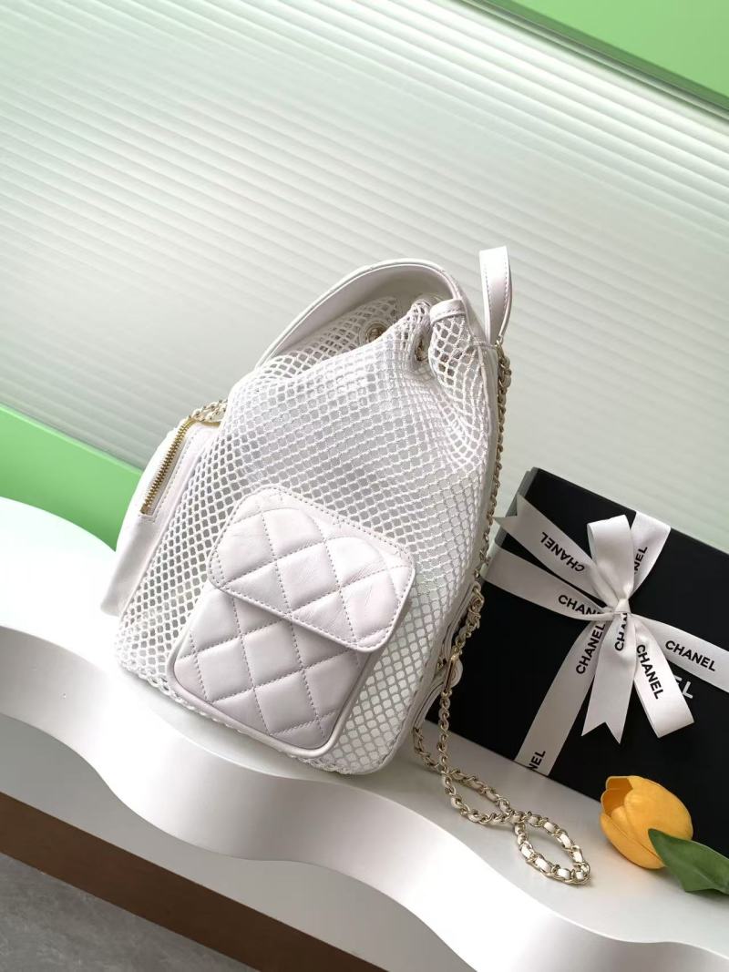 Рюкзак со стеганным клапаном и сетчатым основанием, золотая фурнитура Chanel