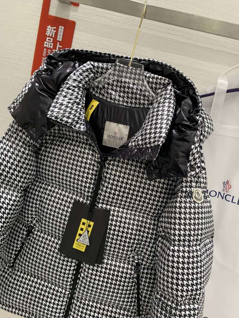 Пуховик Moncler