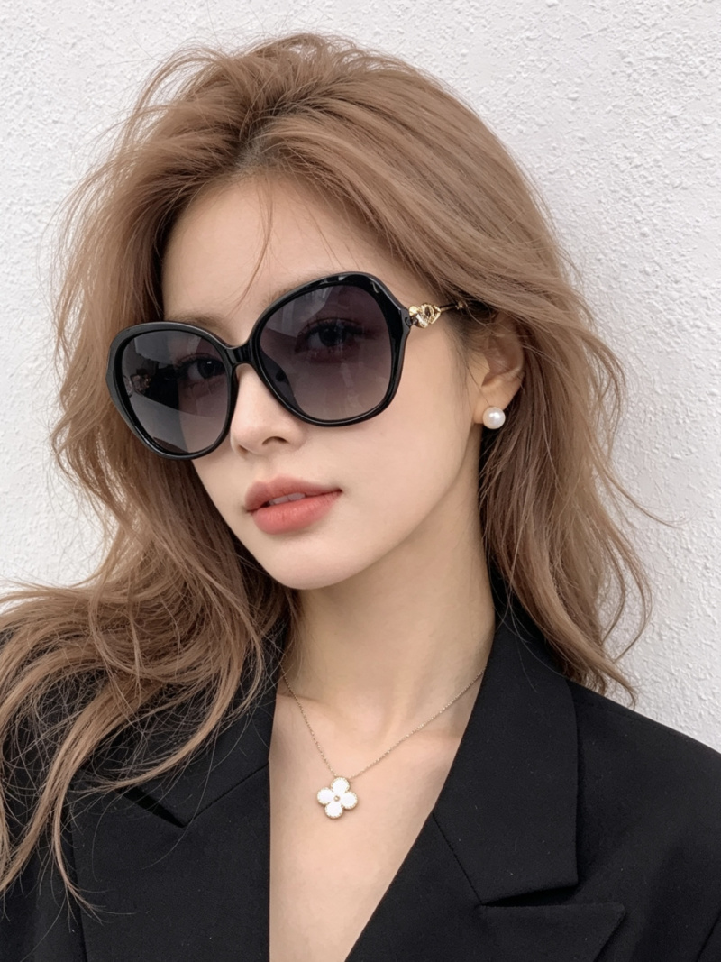 Женские солнцезащитные очки в стиле оверсайз Chanel