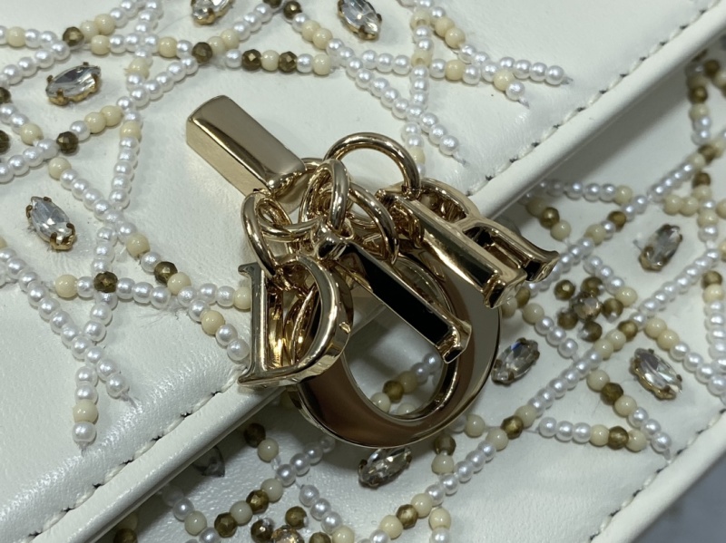 Женская сумка Dior Lady Dior с бисером и цепью