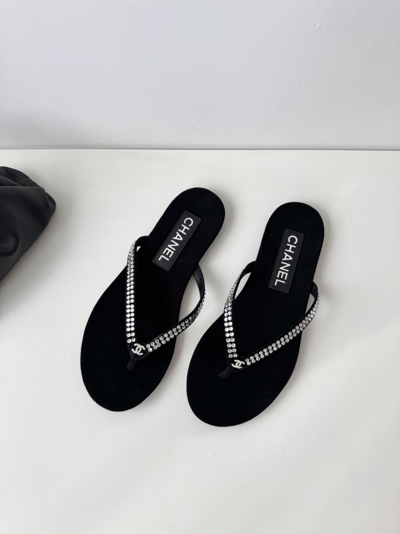 Шлепанцы Chanel черные со стразами