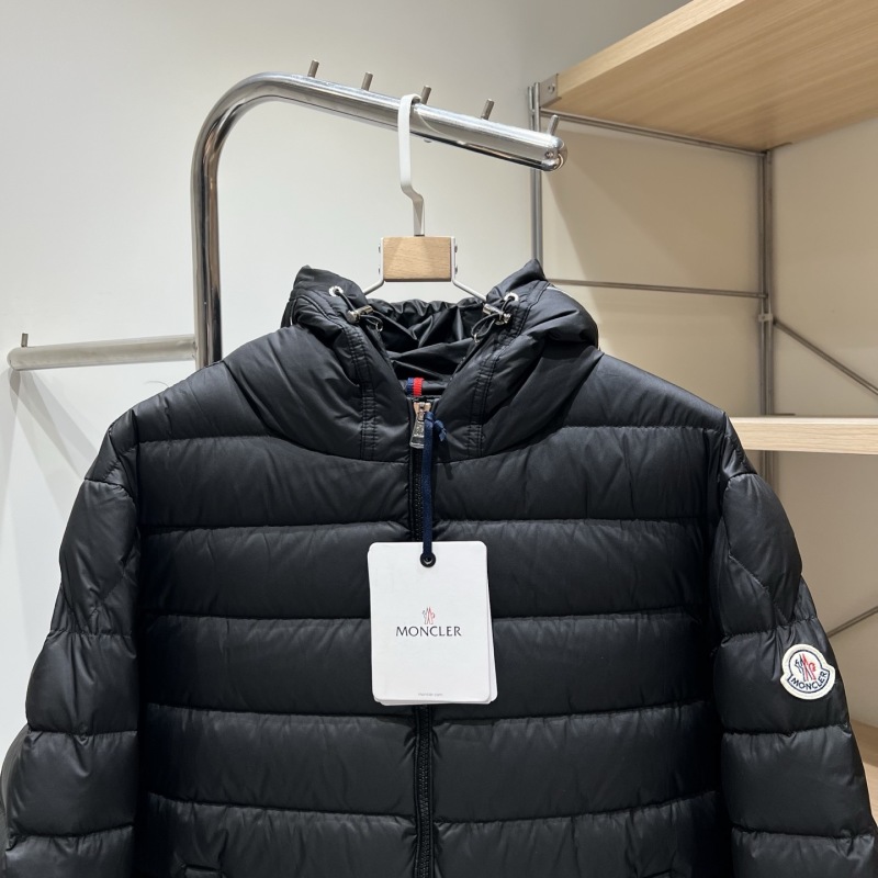 Пуховик Moncler