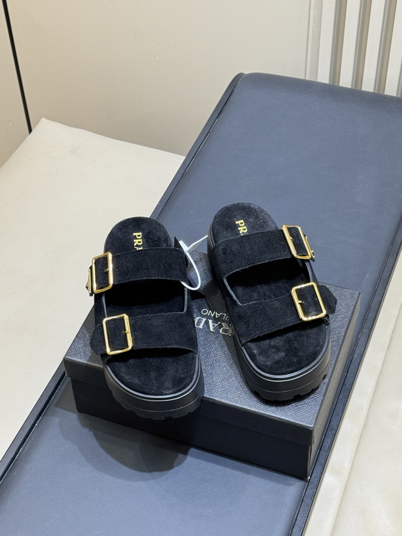 Сабо женские черные Prada на толстой подошве